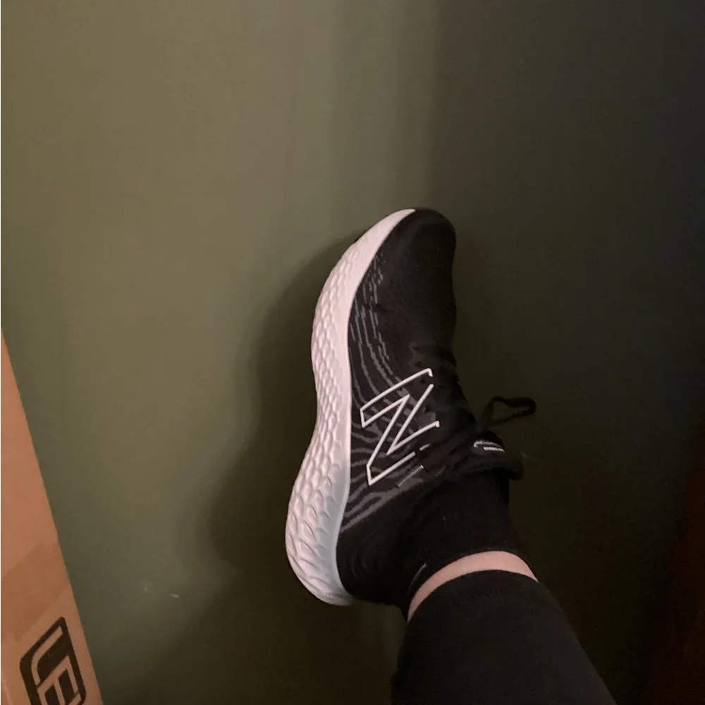 New Balance shoes. Worn once. - Picture 4 of 7
